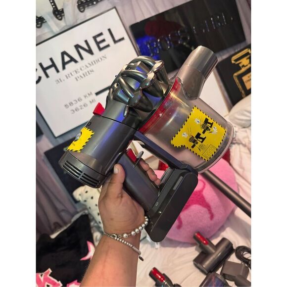 Dyson cordless v7 stick vacuum w/2 heads flat out & multi floor guc no charger - Picture 3 of 12